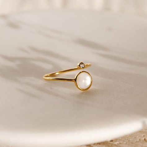 Meet your next conversation piece: A mother of pearl and white topaz ring set in a coil of gold vermeil. Ring Pearl Modern, Pearl Ring Design, Pearl Ring Gold, White Pearl Ring, Mother Of Pearl Ring, Silver Pearl Ring, Pearl Engagement Ring, Gold Pearl Ring, Pear Shaped Engagement Rings