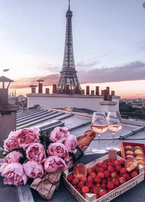 Destination Voyage, Vintage Paris, Honeymoon Destinations, The Eiffel Tower, Romantic Travel, Future Travel, Disneyland Paris, Paris Travel, Europe Destinations