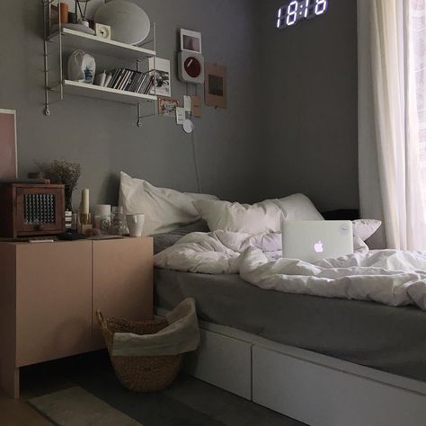 ♡ pinterest: @kimmiecla ♡ Dorm Room Inspiration, Small Room Design, Redecorate Bedroom, Minimalist Room, Aesthetic Rooms, Room Design Bedroom, Small Room Bedroom, Cozy Room, Room Inspiration Bedroom