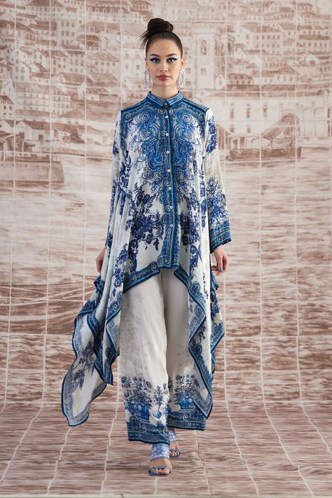 Shop for these amazing collections of White Silk Printed Baroque Collared Neck Shibani Kaftan Shirt For Women by Rajdeep Ranawat online at Aza Fashions. Kaftan Styles For Ladies, Kaftan Shirt, Rajdeep Ranawat, Stylish Kurtis Design, Kaftan Designs, Baroque Print, Dress Design Patterns, Silk Kaftan, Designer Dresses Casual