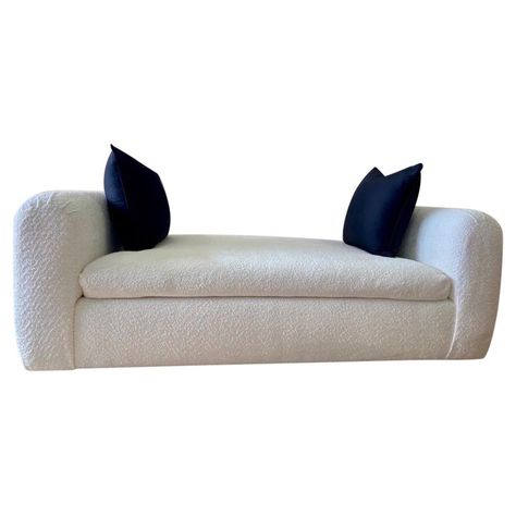 Check out this item from 1stdibs! Steve Chase Rare “Penthouse” Chaise Lounge in new Off White Euro Bouclé: https://www.1stdibs.com/id-f_34054892 Indian Wells California, The Penthouse, Rancho Mirage, Elements Of Design, Modern Seating, Vintage Country, Twin Bed, Chaise Sofa, Residential Interior