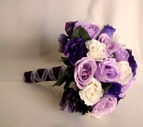 wedding bouquet Wedding Flowers Purple, Spring Bridal Bouquet, Lavender Bridal Bouquet, Purple Wedding Centerpieces, Vintage Wedding Centerpieces, Flowers Accessories, Flowers Sunflowers, Bridal Bouquet Spring, Wedding Flowers Hydrangea