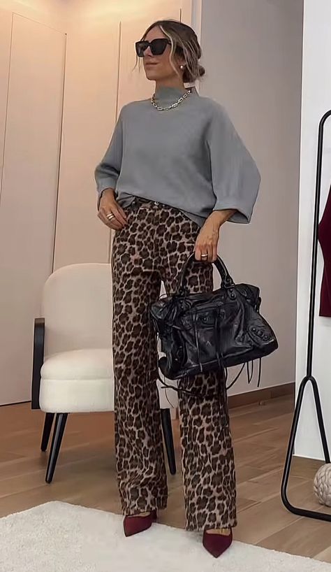 Snake Print Bodysuit Outfit, Casual 70s Outfits Women, Animal Print Mini Skirt Outfit, Animal Print Sweater Outfit, Leopard Pants Outfit 2024, Warm Fall Day Outfit, Animal Print Pants Outfit, Leopard Sweater Outfit, Fall Day Outfit