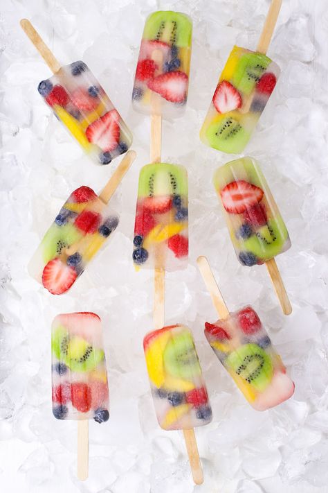 Fruity Ice Pops {Healthy and Refreshing} - TipBuzz Charlotte Recipe, Rose Tart, Pie Cups, Healthy Popsicle Recipes, Ice Pop Recipes, Summer Popsicles, Healthy Popsicles, Apple Rose, Mango Cheesecake