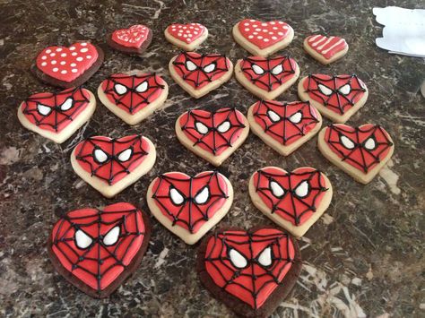 Valentine Spider-Man Sugar Cookies 😍 Spider Man Valentines Gifts, Cookies For Boyfriend, Spider Man Gifts For Boyfriend, Spider Man Valentines, Proposal Cupcakes, Spiderman Valentines, Spider Man Cookies, Valentines Fit, Birthday Foods