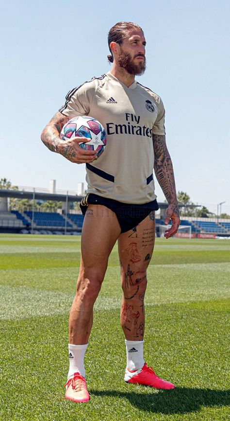 Tattoo Pierna Hombre, Leg Sleeve Tattoos, Tattoo Pierna, Leg Tattoo Ideas, Football Tattoo, Batman Armor, Football Or Soccer, Team Goals, Geometry Tattoo