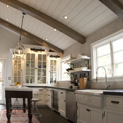 Kitchen Photos Uneven Ceiling Height Design Ideas, Pictures, Remodel, and Decor - page 5 Paint Ceiling, Vaulted Ceiling Kitchen, Wood Plank Ceiling, Wooden Ceiling Design, Wood Beam Ceiling, Rustic Kitchen Design, Kitchen Ceiling, Wooden Ceilings, Design Del Prodotto