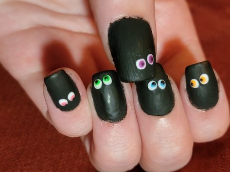 Colorful eyes for spooky Halloween nail design. Gel polish and matte top coat. Spooky Eyes, Halloween Nails Easy, Halloween Eyeballs, Halloween Nail Designs, Eye Gel, Eye Design, Halloween Design, Halloween Nails, Spooky Halloween