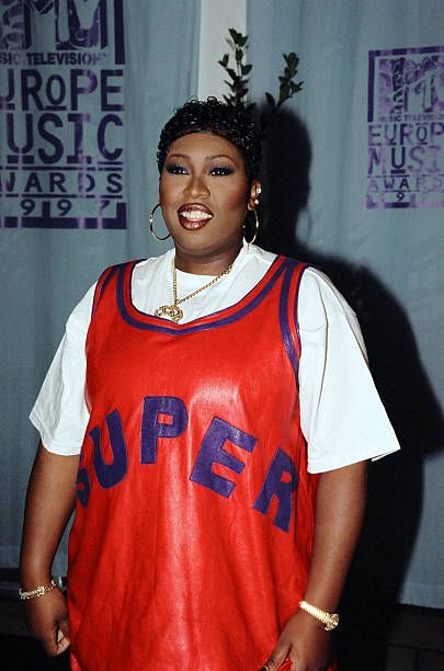 Missy Elliott 1997 Pictures and Photos Missy Elliot 90s, 90s Hairstyles For Black Women, Black Hair 90s, Looks Hip Hop, Missy Elliot, Hip Hop Trends, Alicia Silverstone, Missy Elliott, 90s Hip Hop Fashion