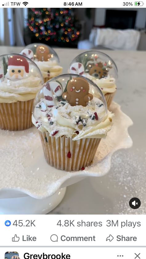 Globe Cupcakes, Snow Globe Cake, Snow Globe Cupcakes, Globe Cake, Diy Christmas Treats, Clear Christmas Ornaments, Best Cupcake, Diy Treats, Christmas Snow Globes