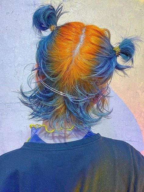 Two Tone Hair, Dyed Hair Inspiration, Hair Inspiration Short, Funky Hairstyles, Tone Hair, Hair Dye Colors, Hair Reference, Hair Inspiration Color, Orange Hair