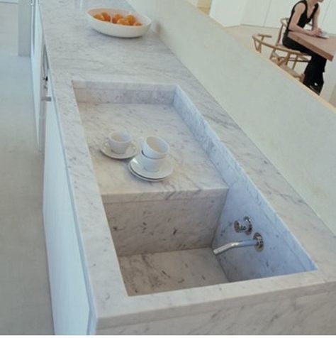 There's something inherently luxurious about an integrated sink (no grime-filled seams to agonize over), especially when carved from marble. Here are 14 co Kitchen Sink Remodel, Marble Sinks, Marble Counter, Renovation Design, Stone Sink, Kitchen Marble, Bespoke Kitchens, Trendy Kitchen, Marble Countertops