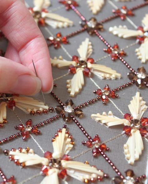 Straw Craft, Badla Work, Straw Marquetry, Swiss Cottage, Belle Cosplay, Tambour Embroidery, Traditional Embroidery, Bead Embroidery Tutorial, Raised Embroidery