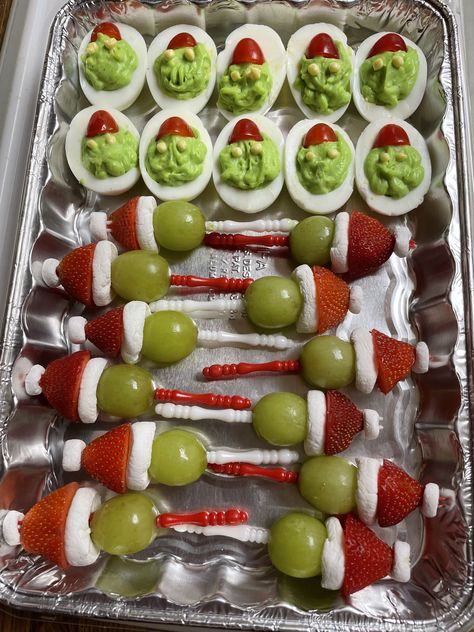 Premade Snacks, Green Foods For Party, Grinchmas Party Ideas, Grinchmas Party, Green Foods, Christmas Red And Green, Grinch Christmas Party, Holiday Sweets, Green White Red