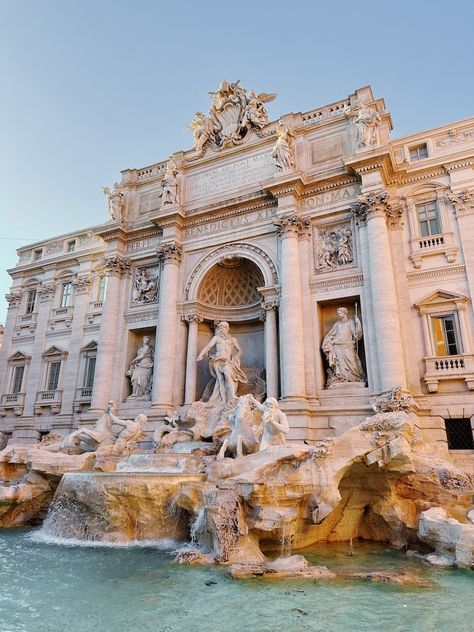 Trevi Fountain Rome, Large Building, Italy Pictures, Trevi Fountain, Background Images Hd, Yellow Wallpaper, Wedding Background, Animals Images, The Nature