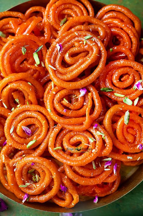 Instant Jalebi Jalebi Aesthetic, Jalebi Photography, Jodha Bai, Delhi Chandni Chowk, Jalebi Recipe, Desi Desserts, Durga Photo, Food Set Up, Maa Durga Photo