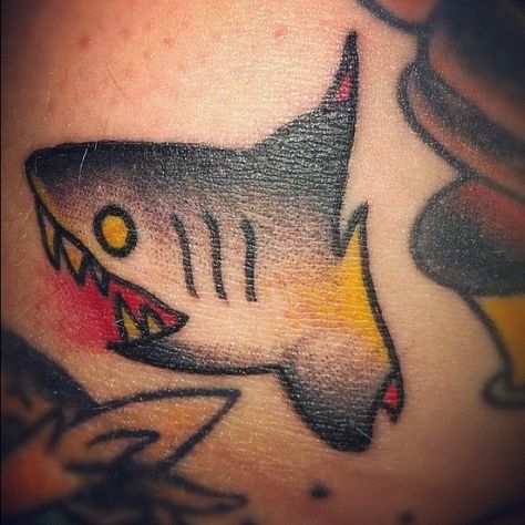 tattoo old school / traditional nautic ink - skin rip shark Traditional Skin Rip Tattoo, Skin Rip Tattoo, Filler Tattoos, Old School Traditional, Rip Tattoo, Vintage Tattoos, American Traditional Tattoos, Traditional Sweets, Tattoo Old School