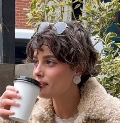 Feminine With Short Hair, Mod Cut Women, Wavy Short Mullet Women, Pixie Cut For Wavy Hair, Curly Pixie Bob, Wavy Hair Pixie Cut, Short Hair 90s Style Wavy Bobs, Winona Ryder Short Hair, Ways To Style Short Curly Hair