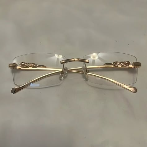 Cartier glasses Clear Glasses Aesthetic, Aesthetic Glasses Frames Vintage, Cartier Glasses Woman, Heart Cartier Glasses, Clear Cartier Glasses, Cartier Glasses Men, Cartier Gold Sunglasses, Clear Glasses Frames Women, Frameless Glasses