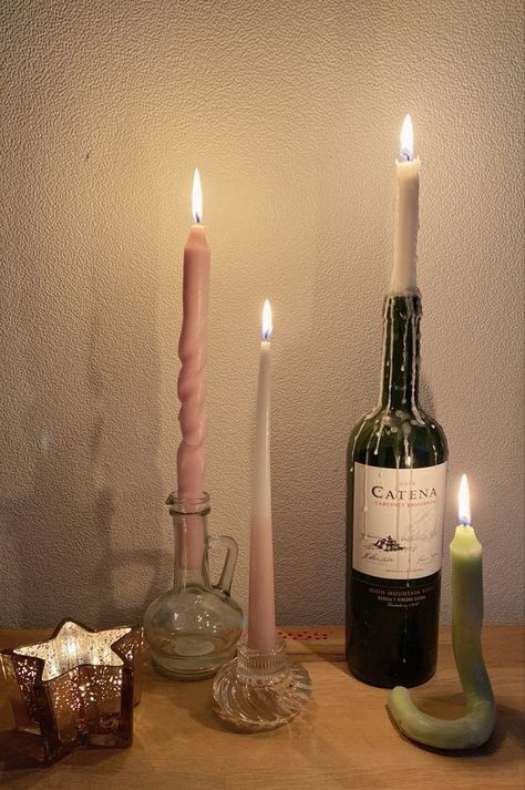 Candles Twisted, Bendy Candles, Art And Drawing, Twisted Candles, Arte Aesthetic, Twist Candle, Wine Candles, Uni Room, Wine Bottle Candles