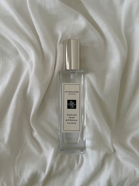 Jo malone Ja Malone Perfume, Jo Malone English Pear And Freesia, Vision Board Psychology, Jo Malone Perfume Aesthetic, Jo Malone Perfume English Pear, Picture For Vision Board, Jomalonelondon Perfume, Jo Malone Aesthetic, Psychology Books To Read