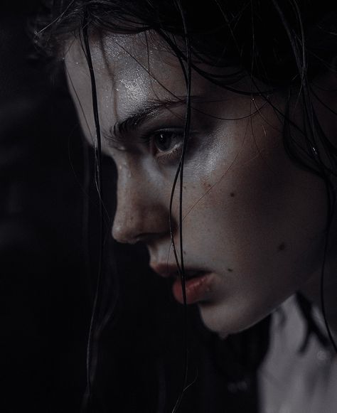 Mara Dyer, Shooting Photo, Fantasy Aesthetic, Dark Photography, Book Inspiration, Character Aesthetic, Photo Reference, Book Characters, Fantasy Books