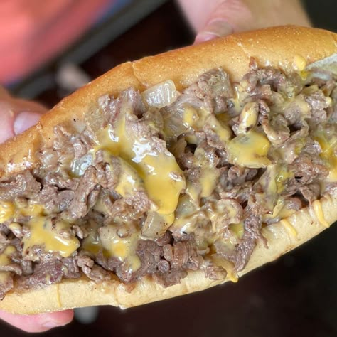 Blackstone Philly Cheesesteaks Cheese Steak Sandwich Recipe, Bierocks Recipe, Griddle Cooking Recipes, Philly Cheese Steak Sandwich, Philly Cheesesteaks, Steak Sandwich Recipes, Philly Cheese Steak Recipe, Cheesesteak Recipe, Cheese Steak Sandwich