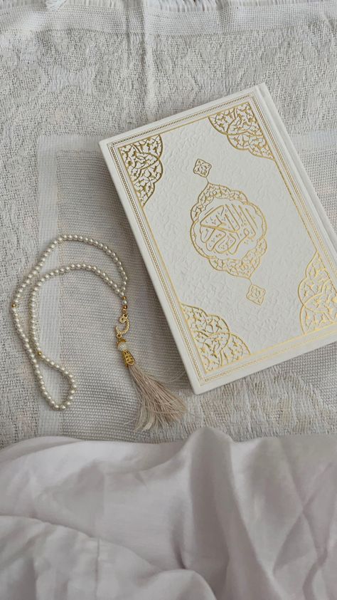 He Cheated, Al Qur'an Photography, Quran Wallpaper, Al Qur'an Aesthetic, Quran Pak, Islamic Wallpaper Iphone, Qur'an Photography, Quran Book, Muslim Pictures