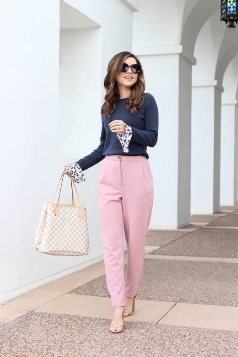 style blogger shares 6 pink pants to wear this season Pink Office Attire, Pale Pink Trousers Outfit, Pale Pink Pants Outfit, Blush Pink Pants Outfit, Light Pink Color Combinations Outfit, Pink Joggers Outfit Casual, What To Wear With Pink Pants, Pastel Pink Pants Outfit, Pastel Pants Outfit