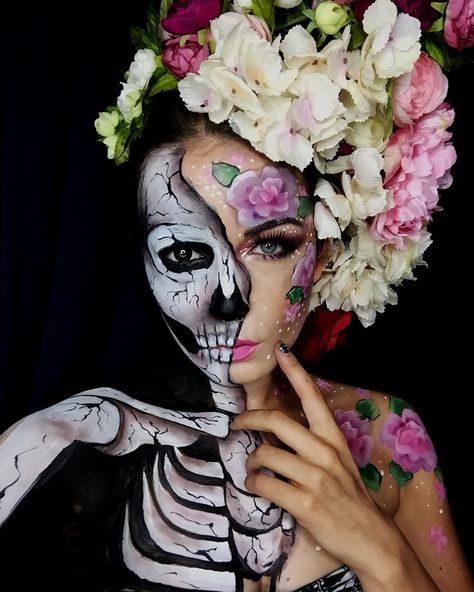 Half Skull Makeup, Halloweenský Makeup, Dead Makeup, Half Skull, Skeleton Makeup, Special Fx Makeup, Sugar Skull Makeup, Amazing Halloween Makeup, Pretty Heart