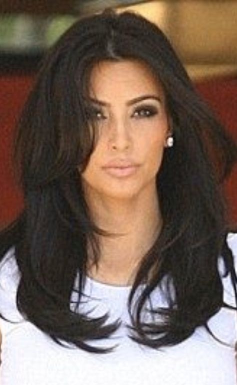 Kim K Layered Hair, Dark Hair Cuts For Women, Kim Kardashian Haircut Layers, 90s Layered Haircut Dark Hair, Kim K Medium Length Hair, Face Framing Layers Medium Black Hair, Medium Short Dark Hair, Kim K Haircut, Best Hairstyles For Thinning Hair Women