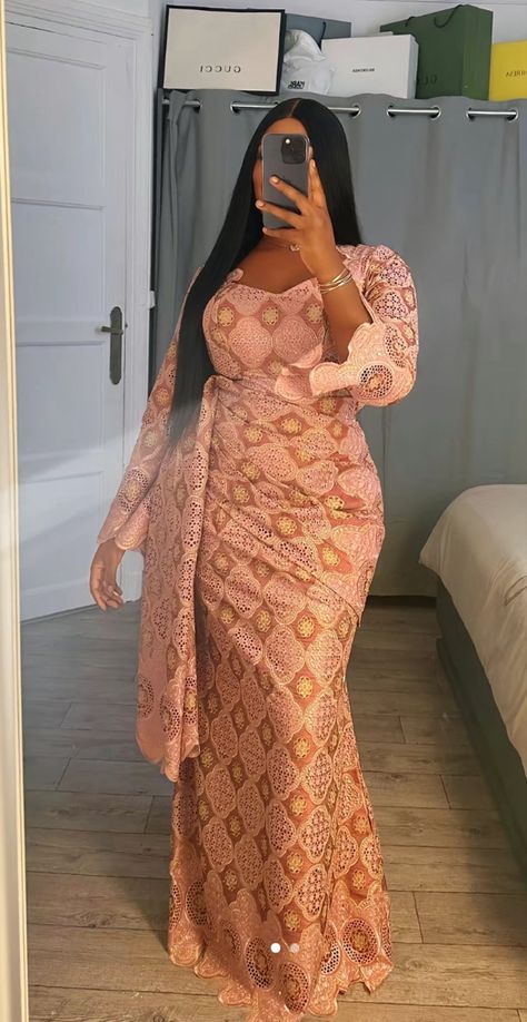 African Pagne Dress, Wedding Guest Outfit Winter Pants, Senegalese Clothing Styles 2024, African Eid Dresses, Bazin Styles For Women, Lace Styles For Ladies, African Dress Designs, Senegalese Clothing, Bazin Styles