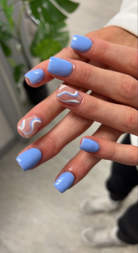 Cornflower Blue Nails Design, Light Blue And White Nails Design, Sqoavle Nails, Swirly Acrylic Nails, Blue And White Gel Nails, Periwinkle Nails Designs, Cornflower Blue Nails, Swirly Nails, Periwinkle Nails