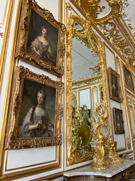 Marie Antoinette Versailles, Palace Of Versailles Aesthetic, Palace Of Versailles Interior, Historical Collage, Versaille Palace, Versailles Wallpaper, Versailles Aesthetic, 1800 Aesthetic, Versailles Castle