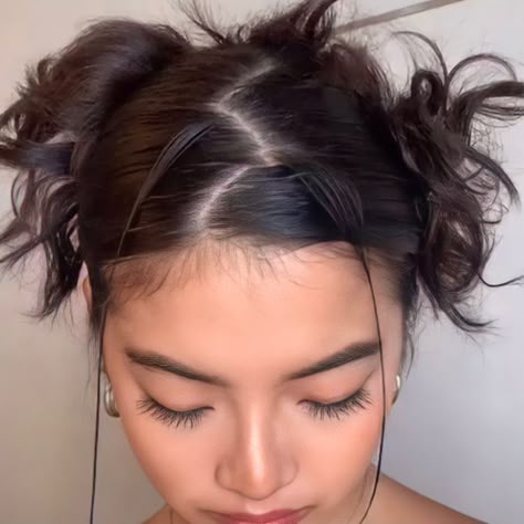 y2k hairstyle idea 2000s Hairstyles, Y2k Hair, Y2k Hairstyles, Hair Stylies, Penteado Cabelo Curto, Baddie Hairstyles, Hair Inspo Color, Aesthetic Hair, Short Hairstyles