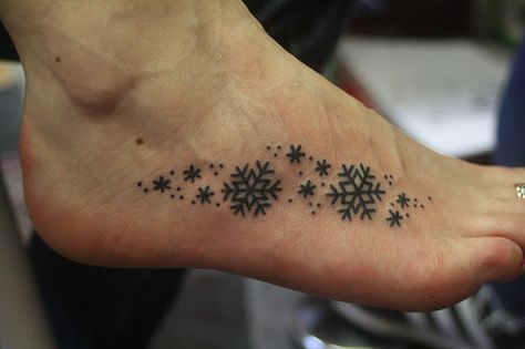 Hmm. Quite possibly the only tattoo I would ever really consider. This would be great because I could see snowflakes in the hot, stupid summer when I have to wear stupid flip-flops! Snowflake Tattoo, Snow Tattoo, Snow Flake Tattoo, Christmas Tattoo, Mini Tattoo, Snow Crystal, Snow Flake, Foot Tattoo, Ink Ideas