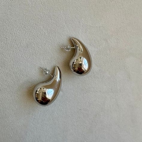 Simple Silver Earrings, Water Drop Earrings, 21st Birthday Photoshoot, Silver Water, Earrings Aesthetic, Jewelry Accessories Ideas, Dope Jewelry, Silver Lights, Color Palette Design