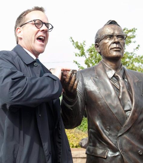 Actor Kiefer Sutherland poses with a life-sized statue of his grandfather Tommy Douglas, in Weyburn, Sask. Douglas was the premier of Saskatchewan and the founder of medicare in Canada. Tommy Douglas, All About Canada, Canadian Things, List Of Cities, I Am Canadian, Canada Eh, Kiefer Sutherland, Canadian History, O Canada