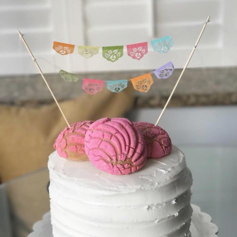 Yreina Flores • Ay Mujer! on Instagram: “Repost from @kwissa // #Concha cake! Our lovely miniature #papelpicado #cake #banners crown this festive, fiercely pretty cake. Thanks for…” Diy Quinceanera Decorations, Mexican Theme Party Decorations, Quinceanera Pink, Mexican Birthday Parties, Fiesta Cake, Mexican Babies, Pretty Cake, Mexican Birthday, Cake Banner