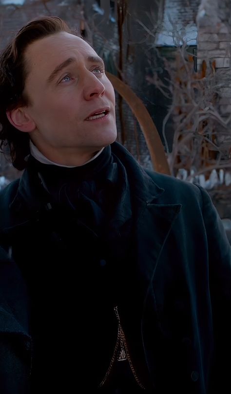 Tom Hiddleston Crimson Peak, Thomas Hiddleston, Bridgerton Vibes, Thomas Sharpe, Loki Wallpaper, Loki Series, Crimson Peak, Pretty Ppl, Loki Laufeyson