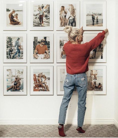 Diy Gallery Wall, Family Photo Wall, Photo Wall Gallery, Gallery Wall Frames, Tiny Apartment, Wall Frames, Wall Gallery, Apartment Living, House Inspiration