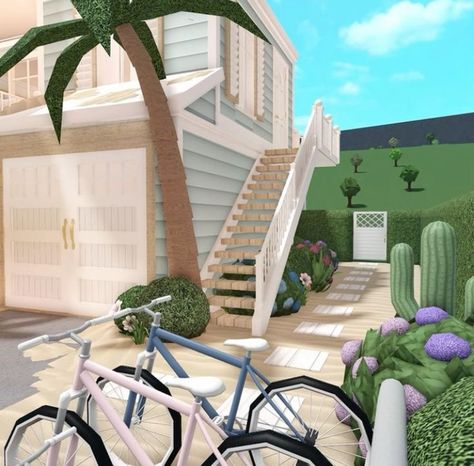 Bloxburg Wardrobe, Beach Town Bloxburg, Beach House Exterior Bloxburg, Summer House Bloxburg, Beach House Layout Floor Plans, Preppy Bloxburg House, Coastal Bloxburg House, Bloxburg Summer House Ideas, Bloxburg Suburban