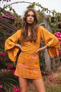 #1960s fashion #70sfashion Mode Hippie, 70s Inspired Fashion, Robes Vintage, 70s Outfits, 70’s Fashion, Estilo Hippie, Skirt Denim, A Line Mini Skirt, 1970s Fashion