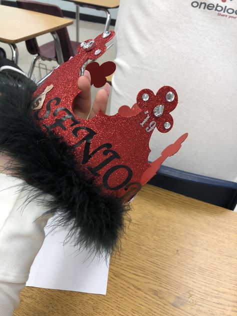 Spider Man Senior Crown, Simple Senior Crown Ideas, Cute Senior Crown Ideas, Disney Senior Crown Ideas, Senior Crowns For Guys, Spiderman Senior Crown, Senior Crown Ideas Aesthetic, Senior Year Crown Ideas, Red Senior Crown Ideas