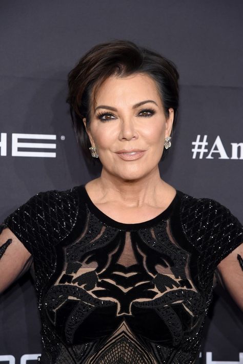 Kris Jenner Makeup, Chris Kardashian, Kardashian Short Hair, Kris Jenner Haircut, Kris Kardashian, Kris Jenner Style, Jenner Makeup, Cosmetic Injectables, Celebrity Plastic Surgery