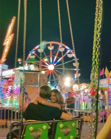 Fair food may be questionable, but the company? 10/10. Carnival Photoshoot Couple, Texas State Fair Food, Fair Pictures Ideas, Fair Pics, Fair Photoshoot, Fair Date, Carnival Date, Fair Pictures, State Fair Food