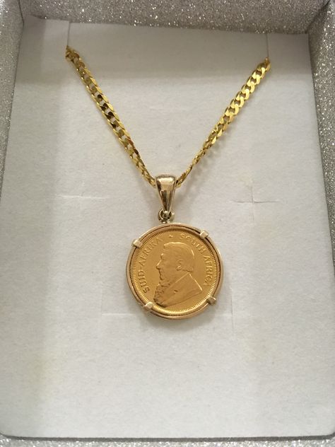 Gold Coin Frame, Roman Coin Jewelry, Coin Frame, Coin Jewellery, Coin Design, Gold Frames, Gold Coin Necklace, Gold Jewellery Design Necklaces, Animal Photos