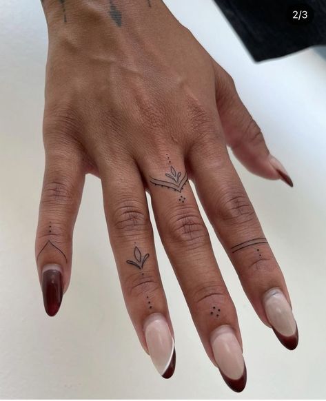 Finger Tattoo Placement, Tattoo Ideas Finger, Pretty Tattoo Ideas, Above Elbow Tattoo, Finger Tattoo Ideas, Tattoos Finger, Simple Hand Tattoos, Toe Tattoos, Pretty Tattoo