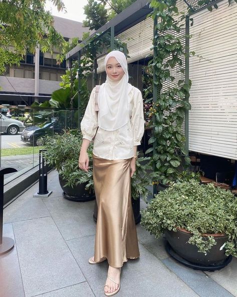 Dress Payet, Outfit Rok, Lebaran Outfit, Mode Aesthetic, Hijabi Mode, Kondangan Outfit, Satin Outfit, Satin Skirt Outfit, Muslimah Style