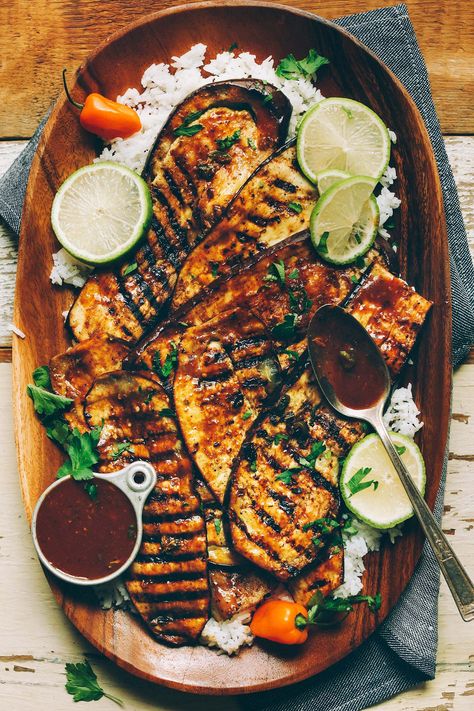 Spicy Jamaican jerk-spiced grilled eggplant! Ready in 30 minutes, incredibly flavorful, and the perfect plant-based side dish! Veggie Bbq Ideas, Vegetarian Cookout, Veggie Bbq, Sliced Eggplant, Bbq Vegan, Vegetarian Bbq, Grill Ideas, Vegan Grilling, Jamaican Jerk